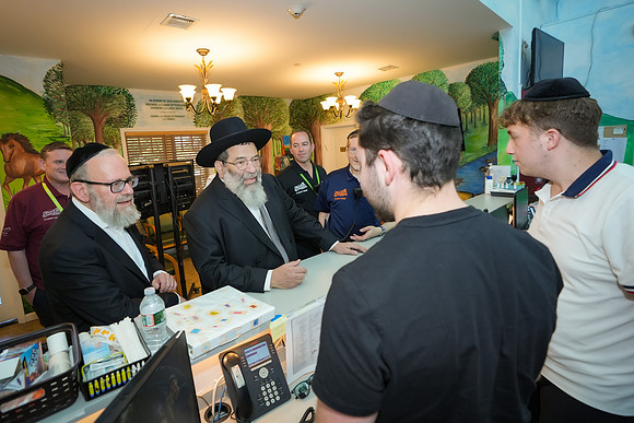 Rav Bender Visits CSSB 26-004
