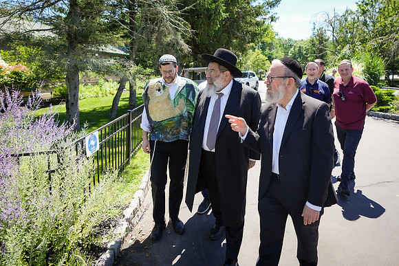 Rav Bender Visits CSSB 26-001