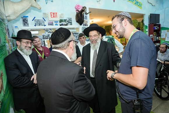 Rav Bender Visits CSSB 26-011