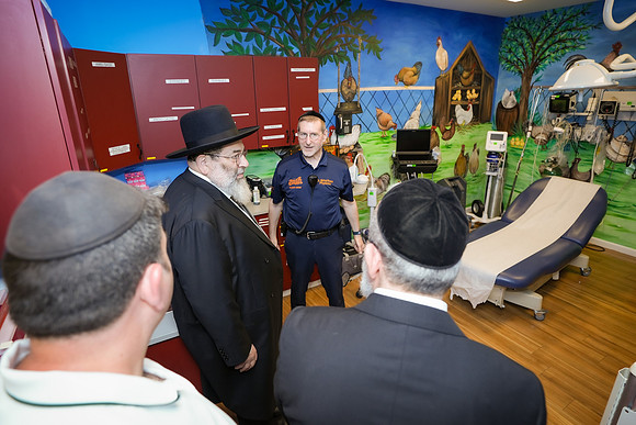 Rav Bender Visits CSSB 26-015