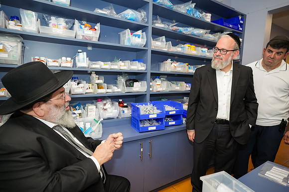 Rav Bender Visits CSSB 26-023