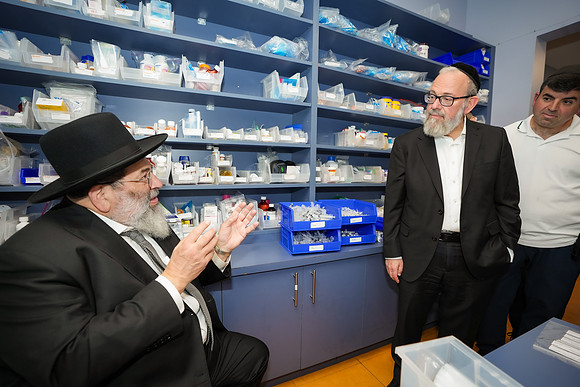 Rav Bender Visits CSSB 26-024